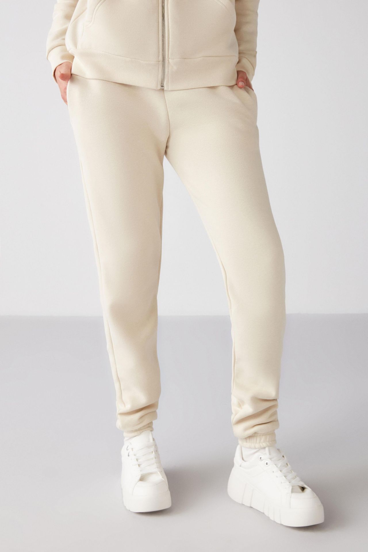 GRIMELANGE Elastic Waist Tapered Joggers 1