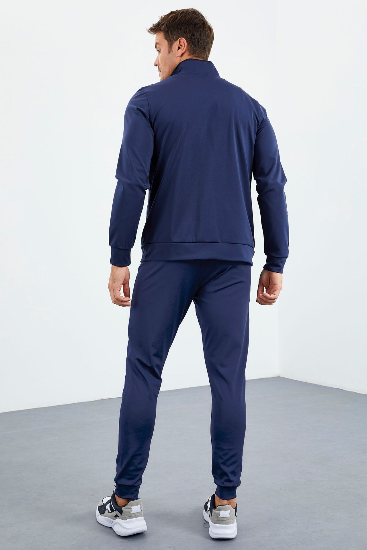 TOMMY Men's Scuba Knit Sweatshirt And Pants Set 6