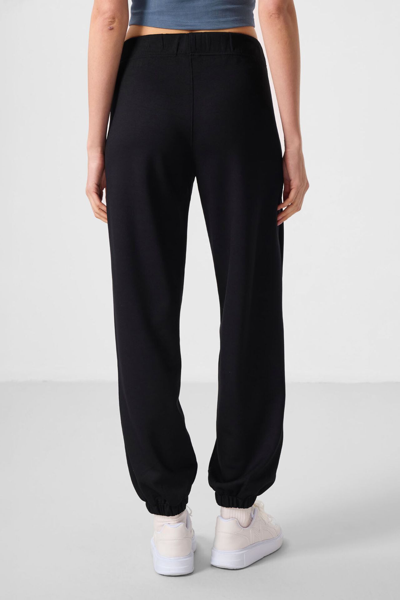 TOMMY Mid Waist Crepe Relaxed Pants with Pocket 5