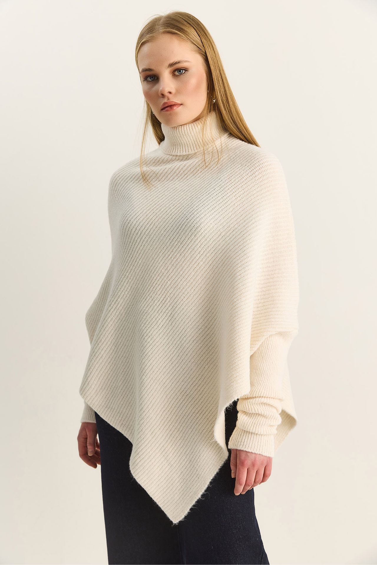 LUCCI Oversized Turtleneck Ribbed Knit Sweater 2