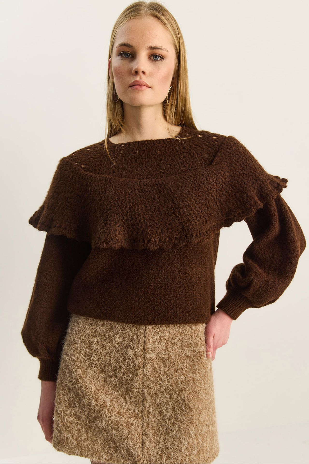 LUCCI Ribbed Boat Neck Thick Sweater with Frilly Detail 3