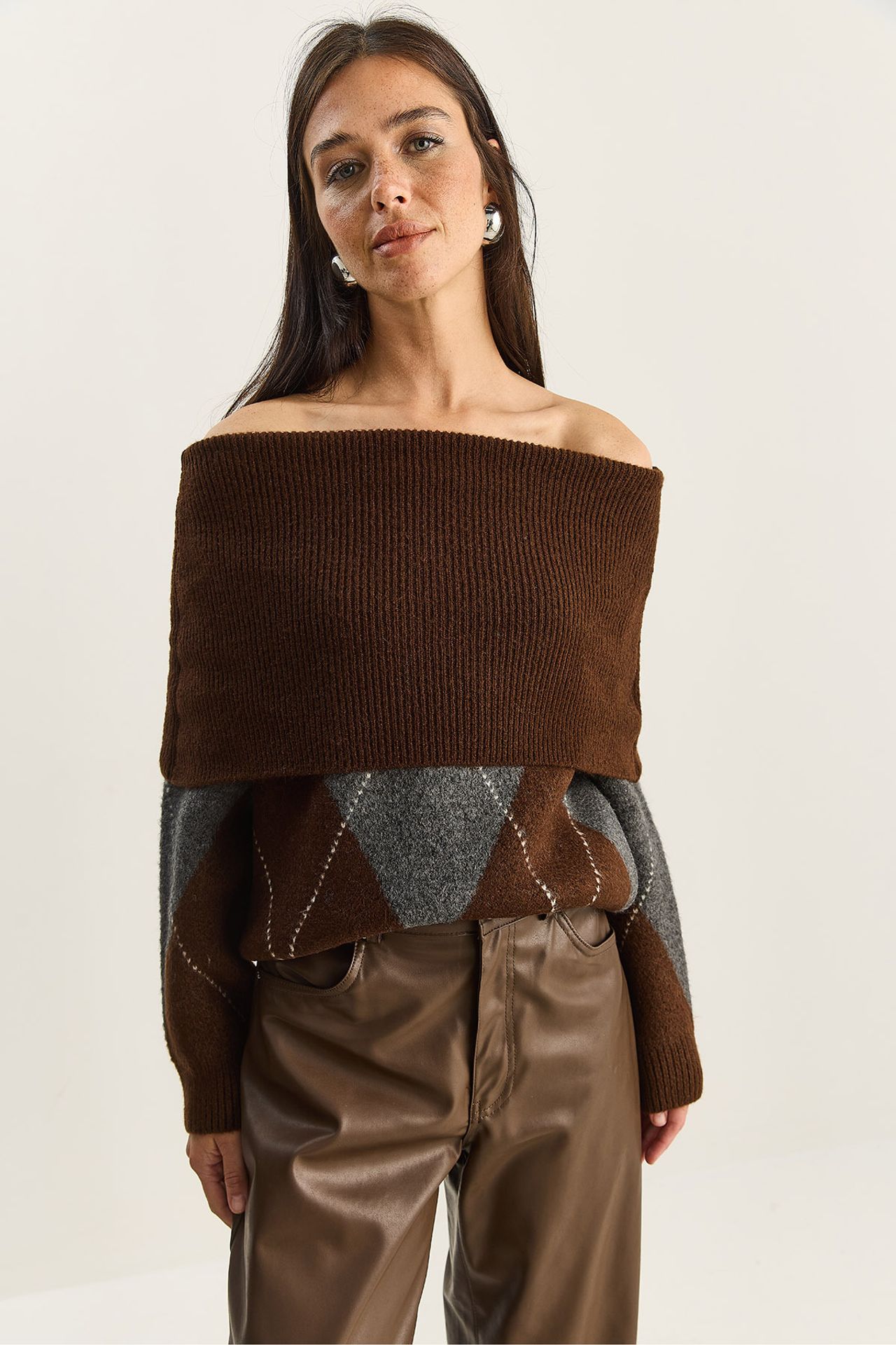 LUCCI Madonna Collar Knitted Sweater with Baklava Pattern 5