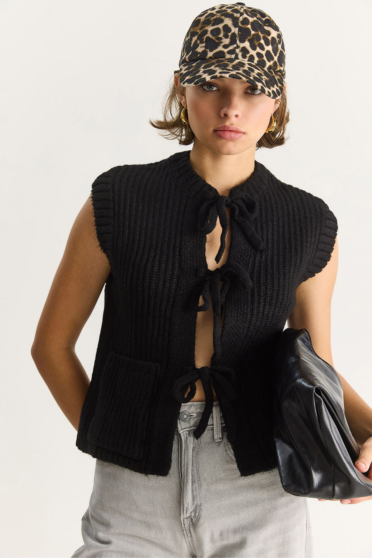 LUCCI Textured Knitwear Waistcoat with Tie Closure 2