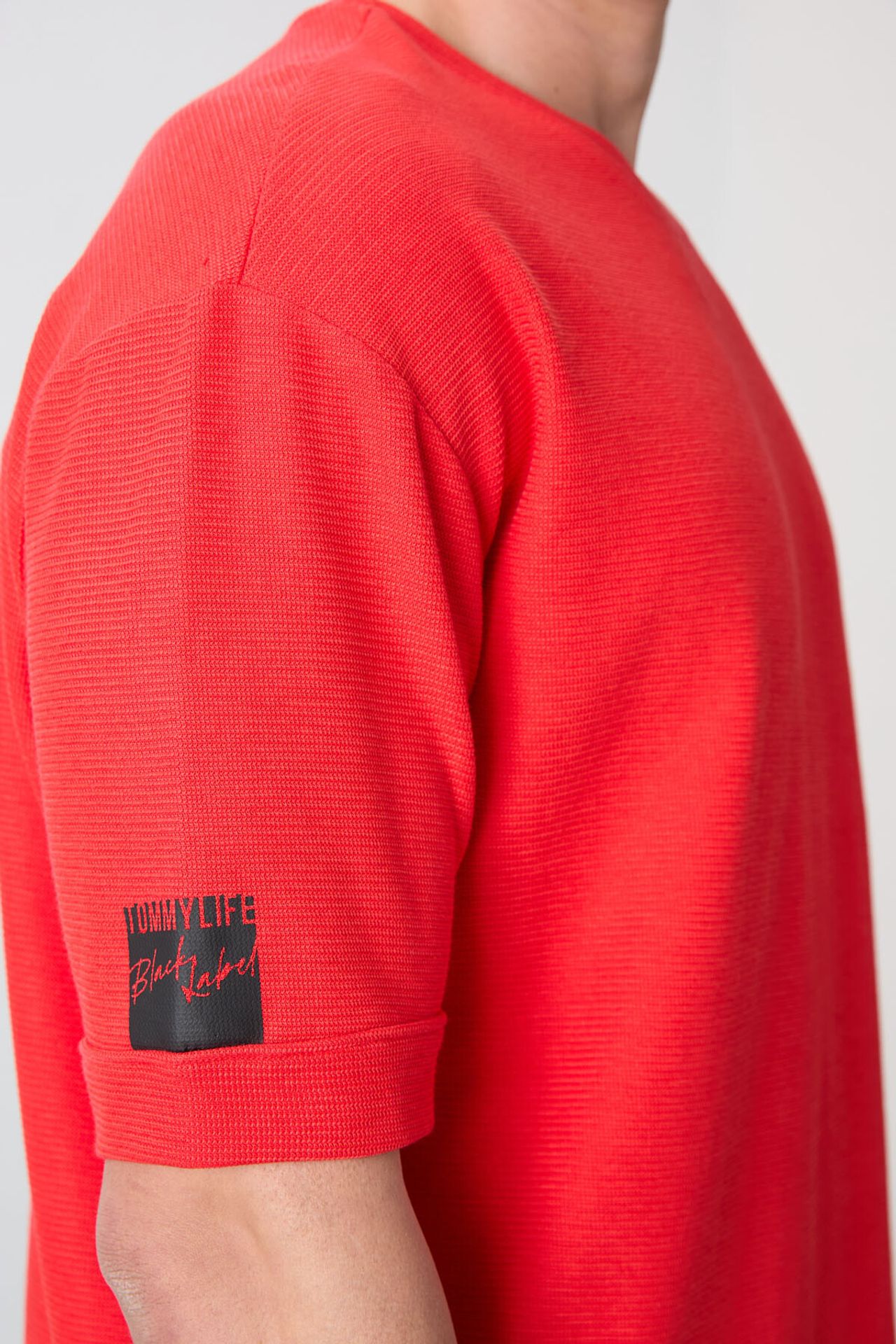TOMMY Men's Oversized Crew Neck T-Shirt With Patch 3