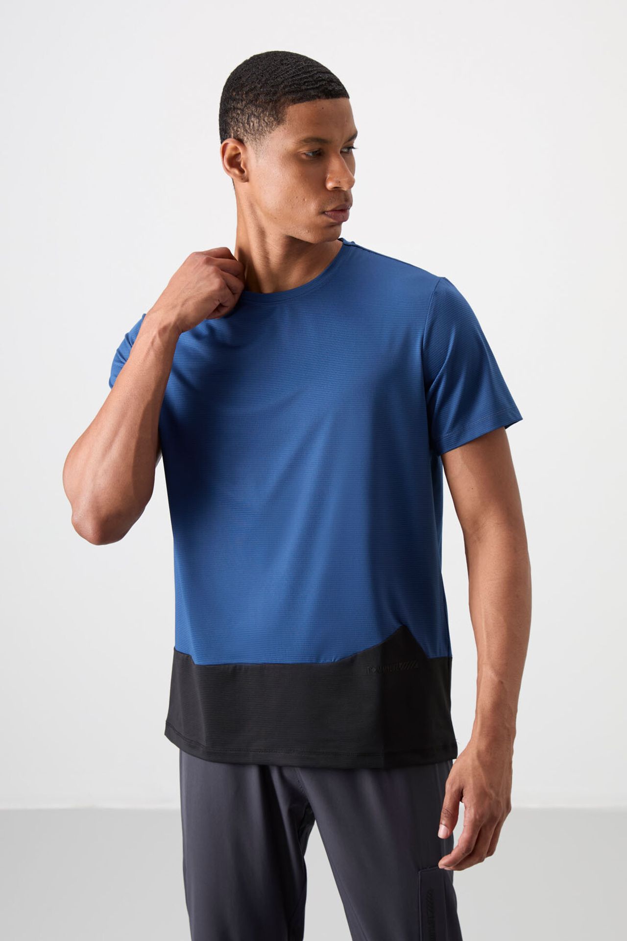 TOMMY Color Blocked Crew Neck T-Shirt 5