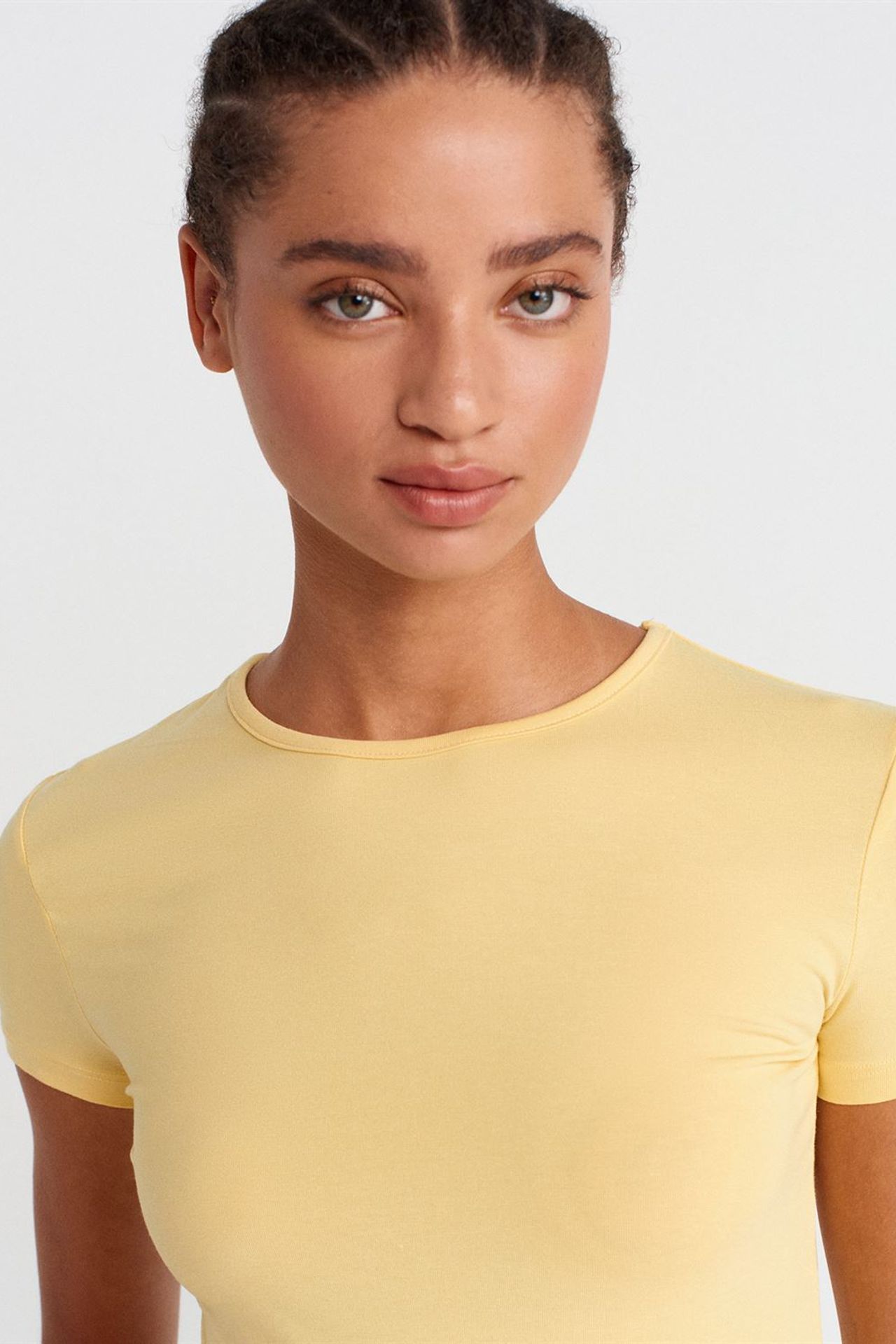 DILVIN Women’s Crop Slim-fit Crew Neck T-shirt 3