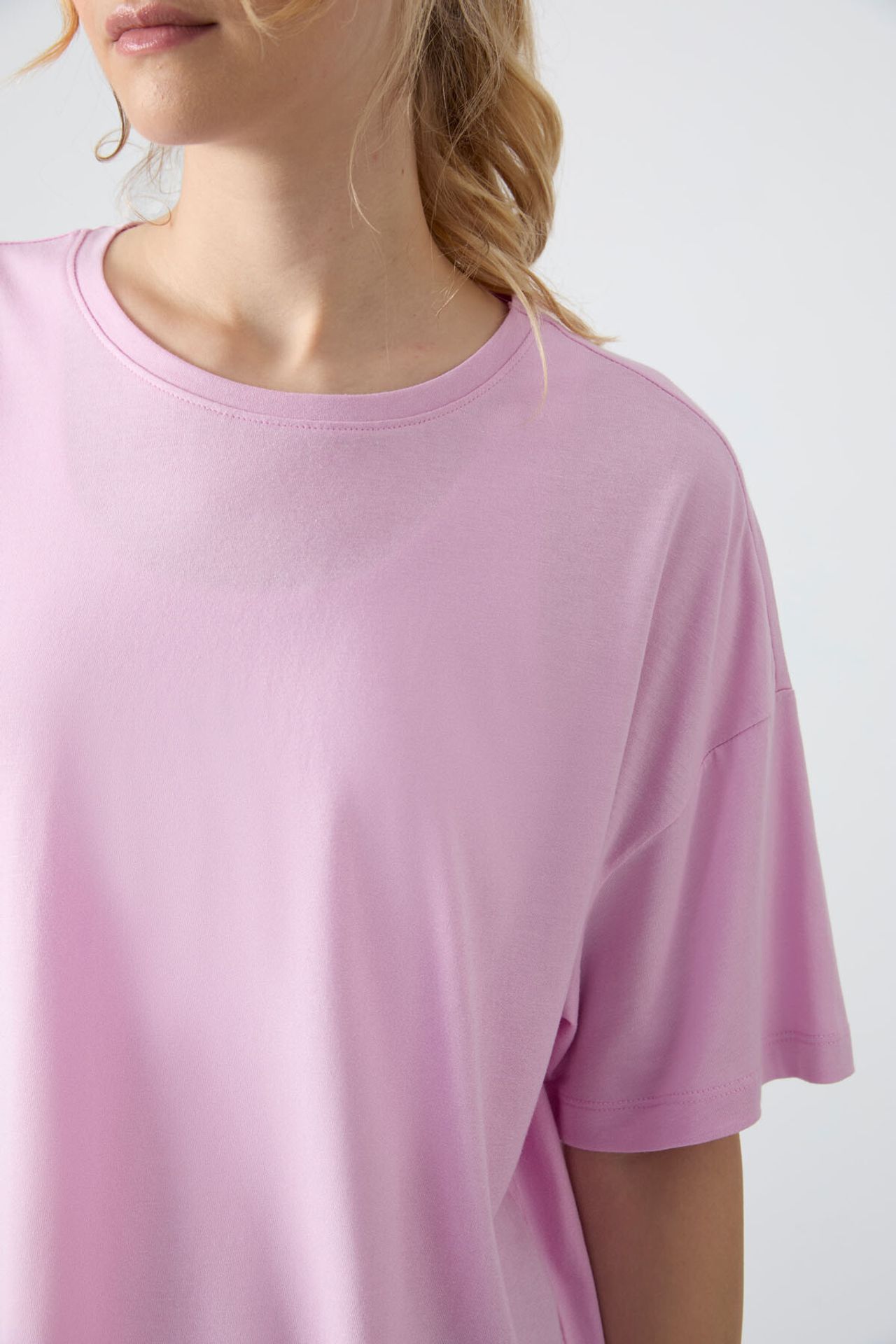 TOMMY Oversized Cotton-Modal Crew Neck T-Shirt 3
