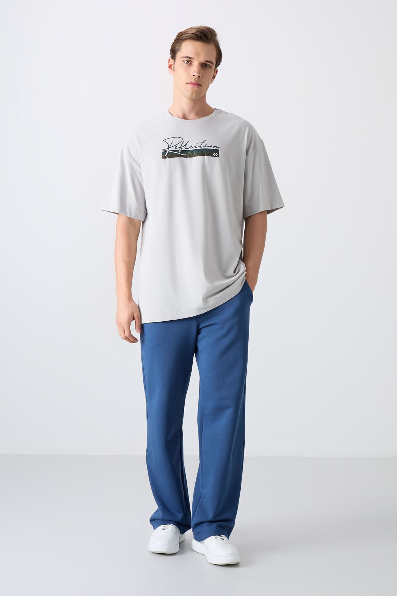 TOMMY Oversized Logo Crew Neck T-Shirt 2