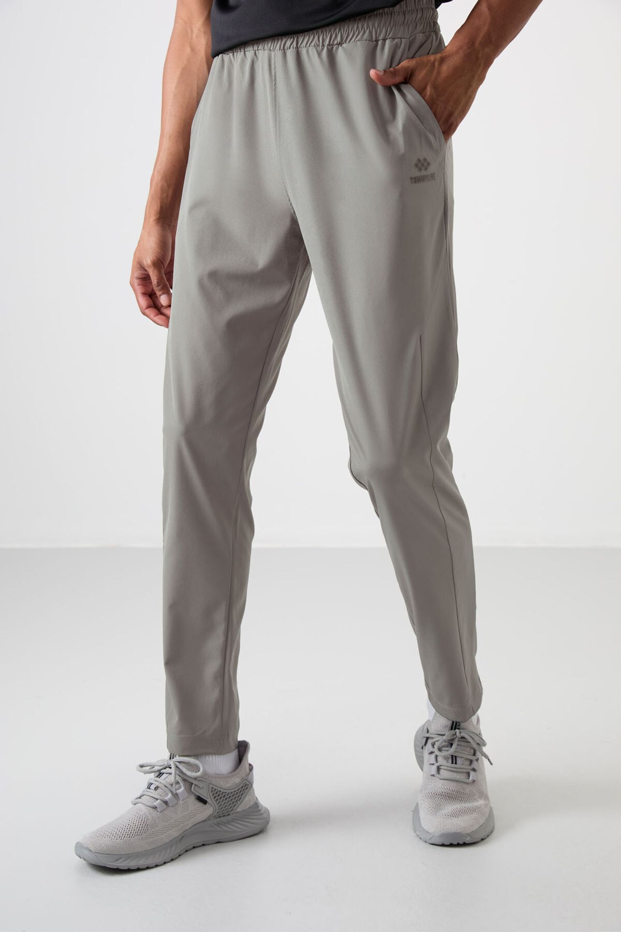 TOMMY Men's Straight-leg Seamless Sweatpants 2