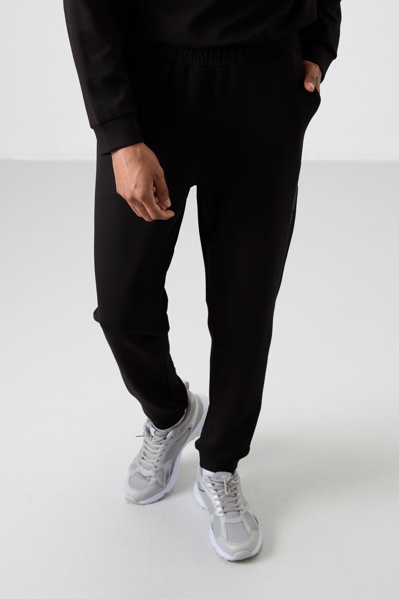 TOMMY Printed Fleece Sweatshirt And Pants Set 6