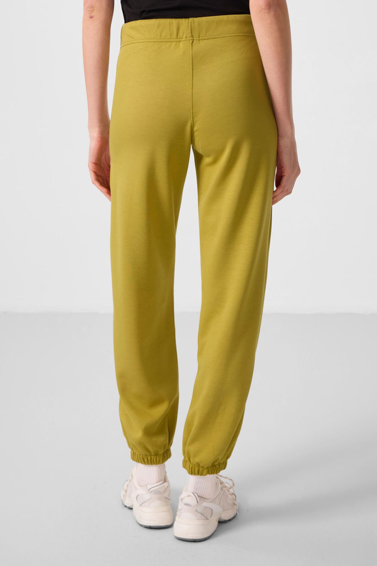 TOMMY Mid Waist Crepe Relaxed Pants with Pocket 5