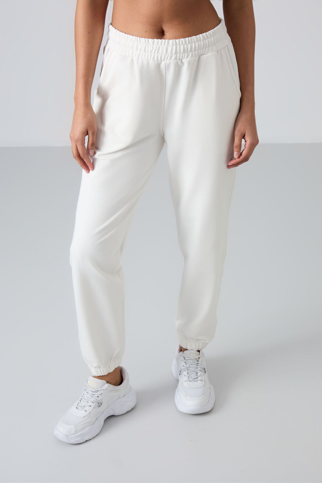 TOMMY Women's High-Waist Relaxed Fleece Joggers 5