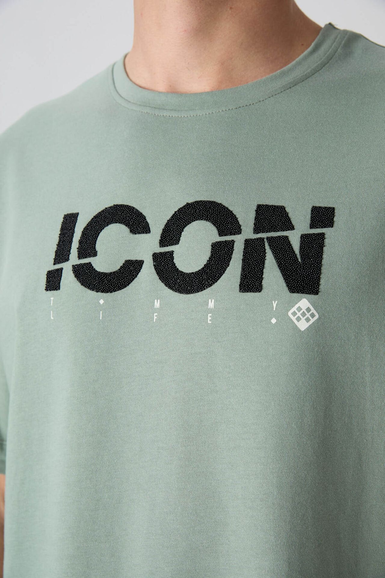 TOMMY Oversized Logo Print Crew Neck T-Shirt 3