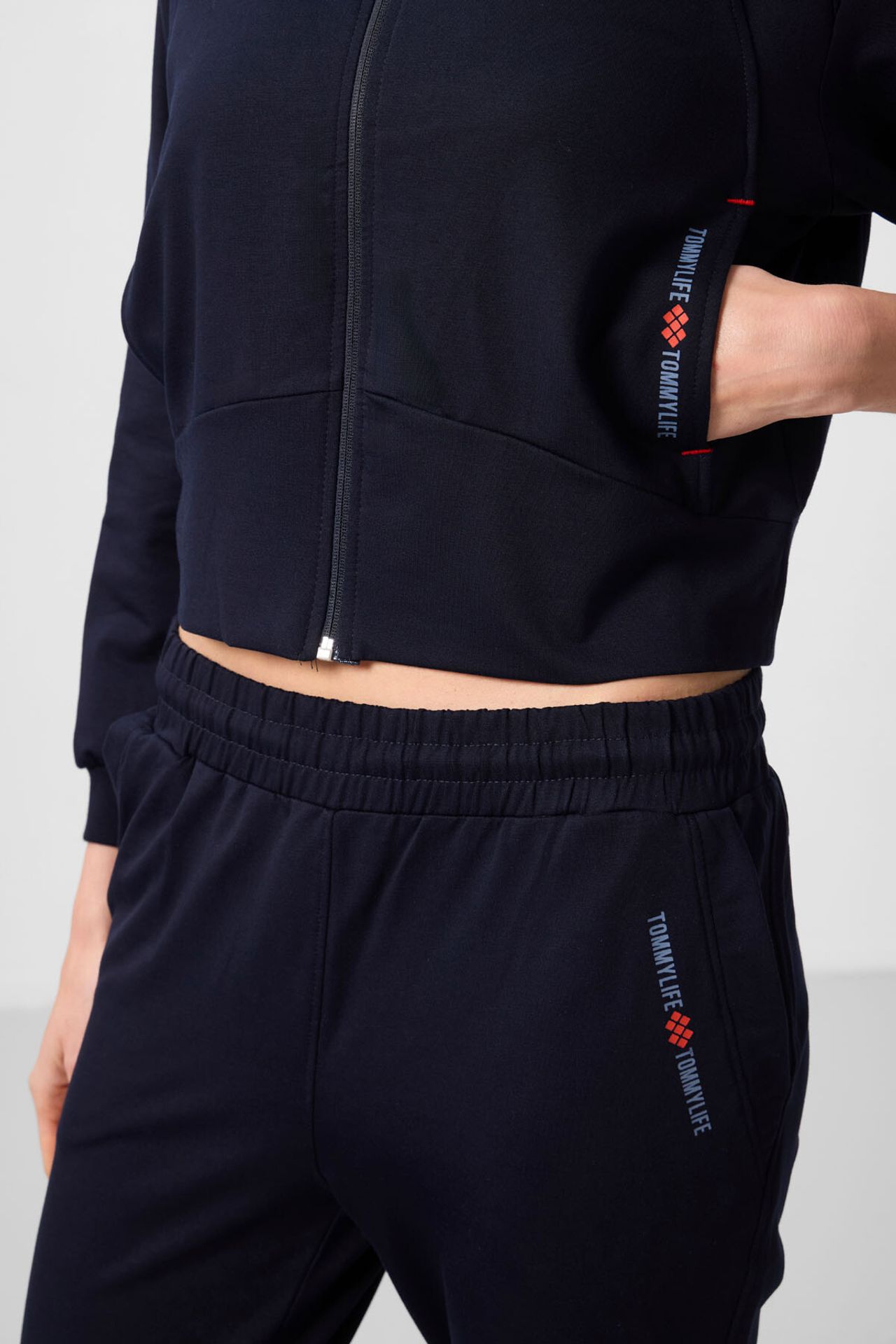 TOMMY Oversized Hooded Zip Sweatshirt And Pants Set 4