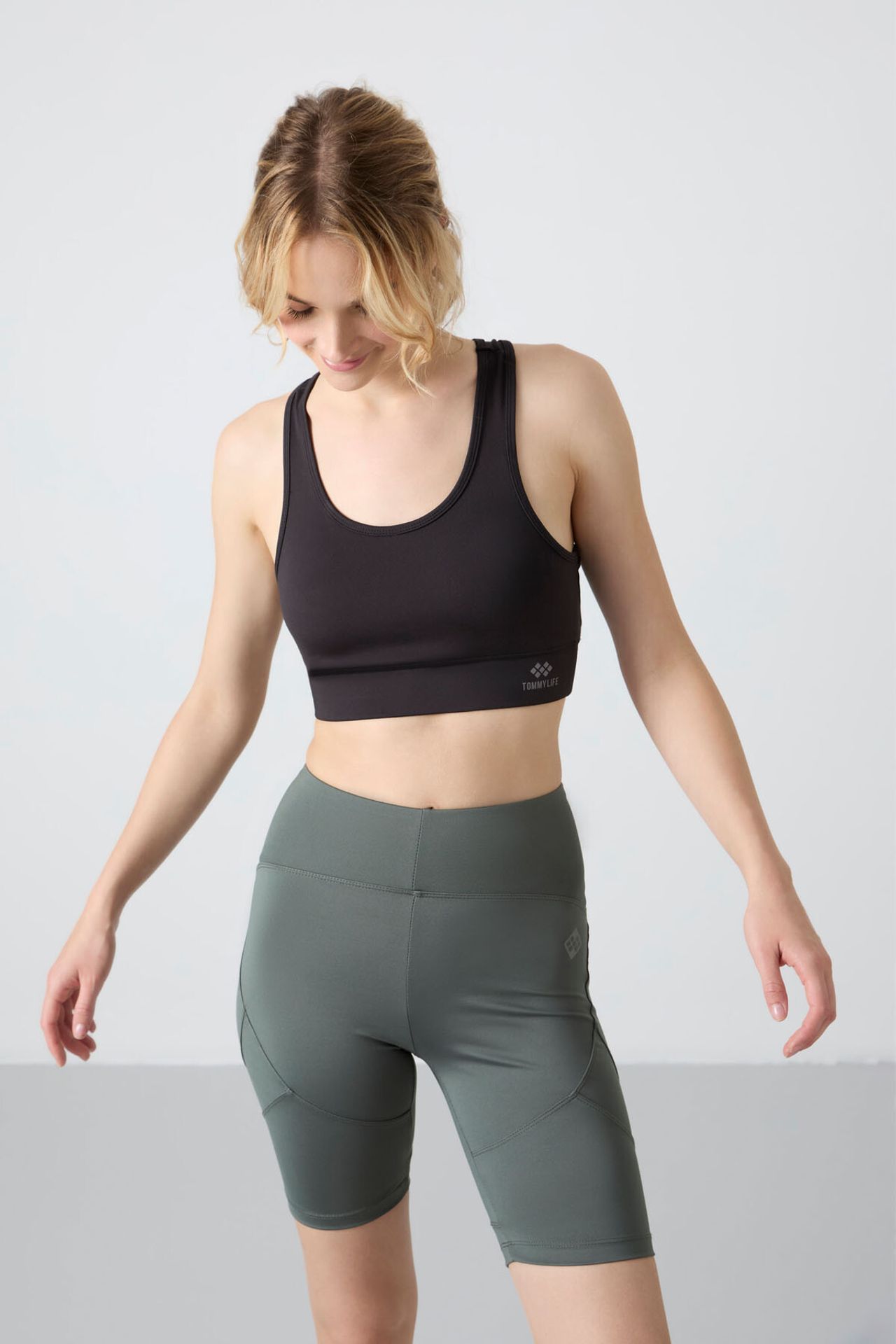 TOMMY Sleeveless Cropped Fitted Sports Top 2