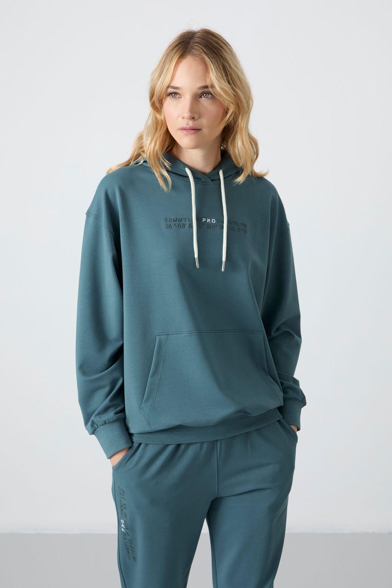 TOMMY Oversized Hooded Sweatshirt And Pants Set 2