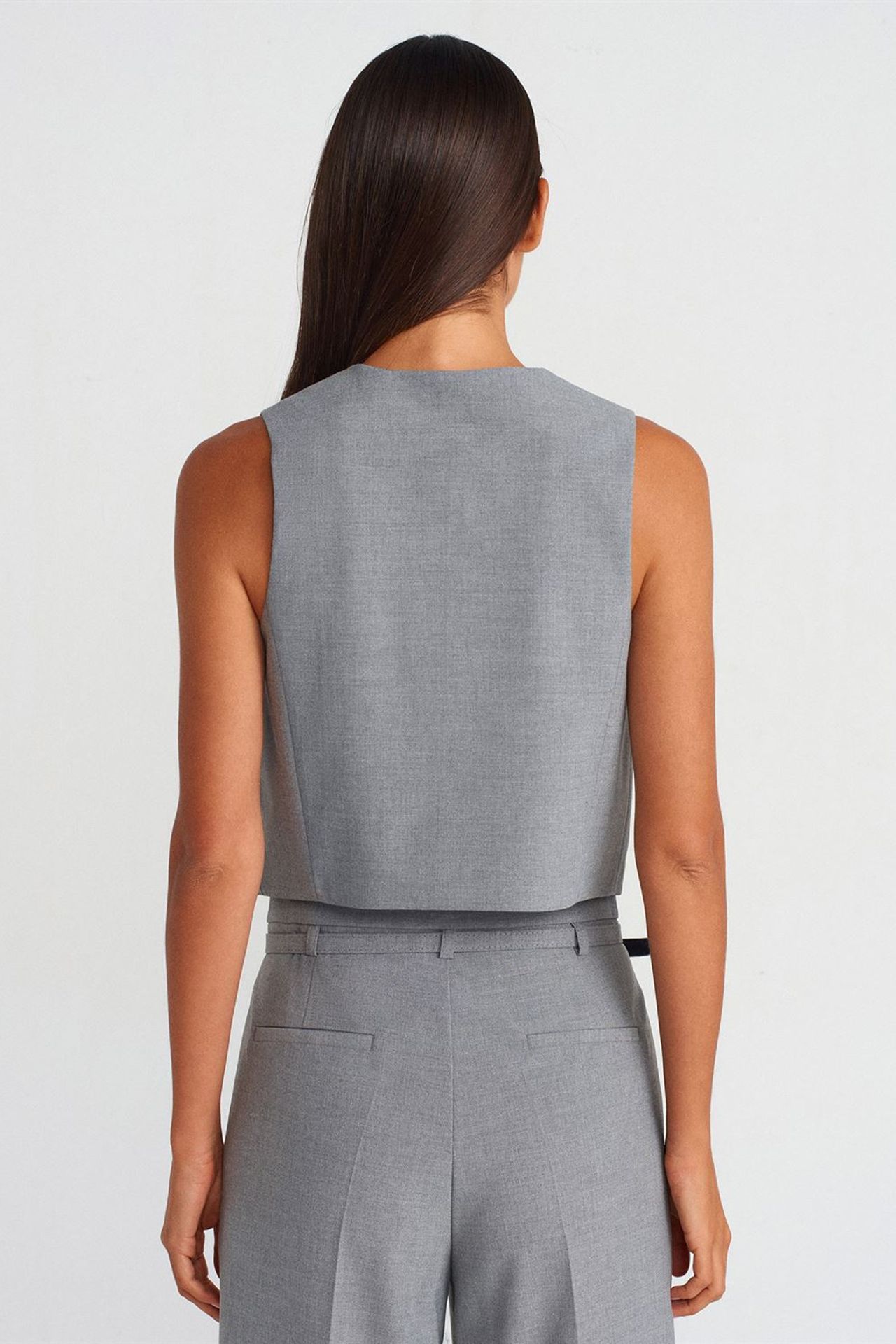 DILVIN Crop Crepe Waistcoat With Button Closure 2