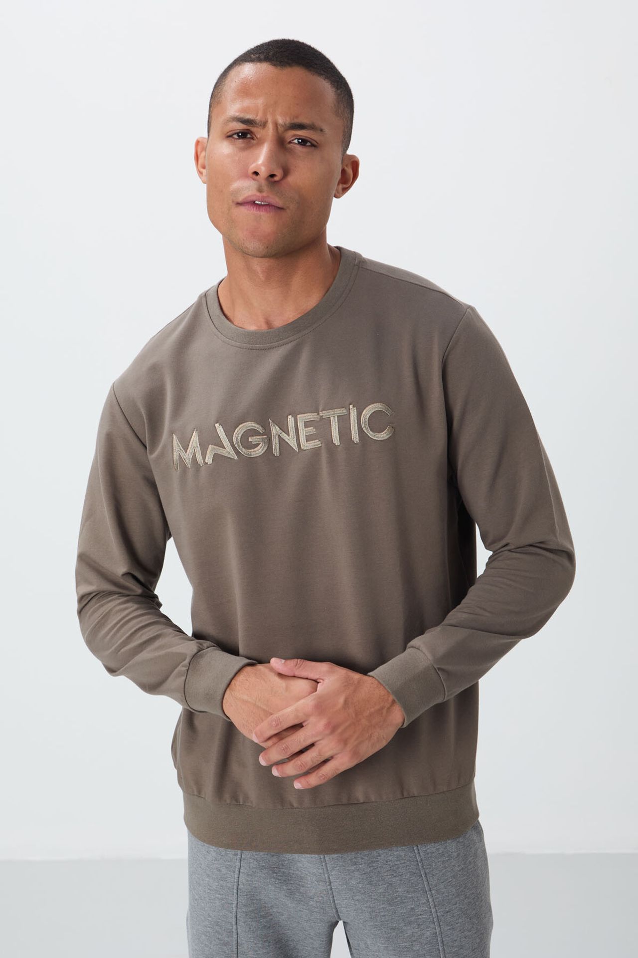 TOMMY Men's Printed Crew Neck Sweatshirt 1