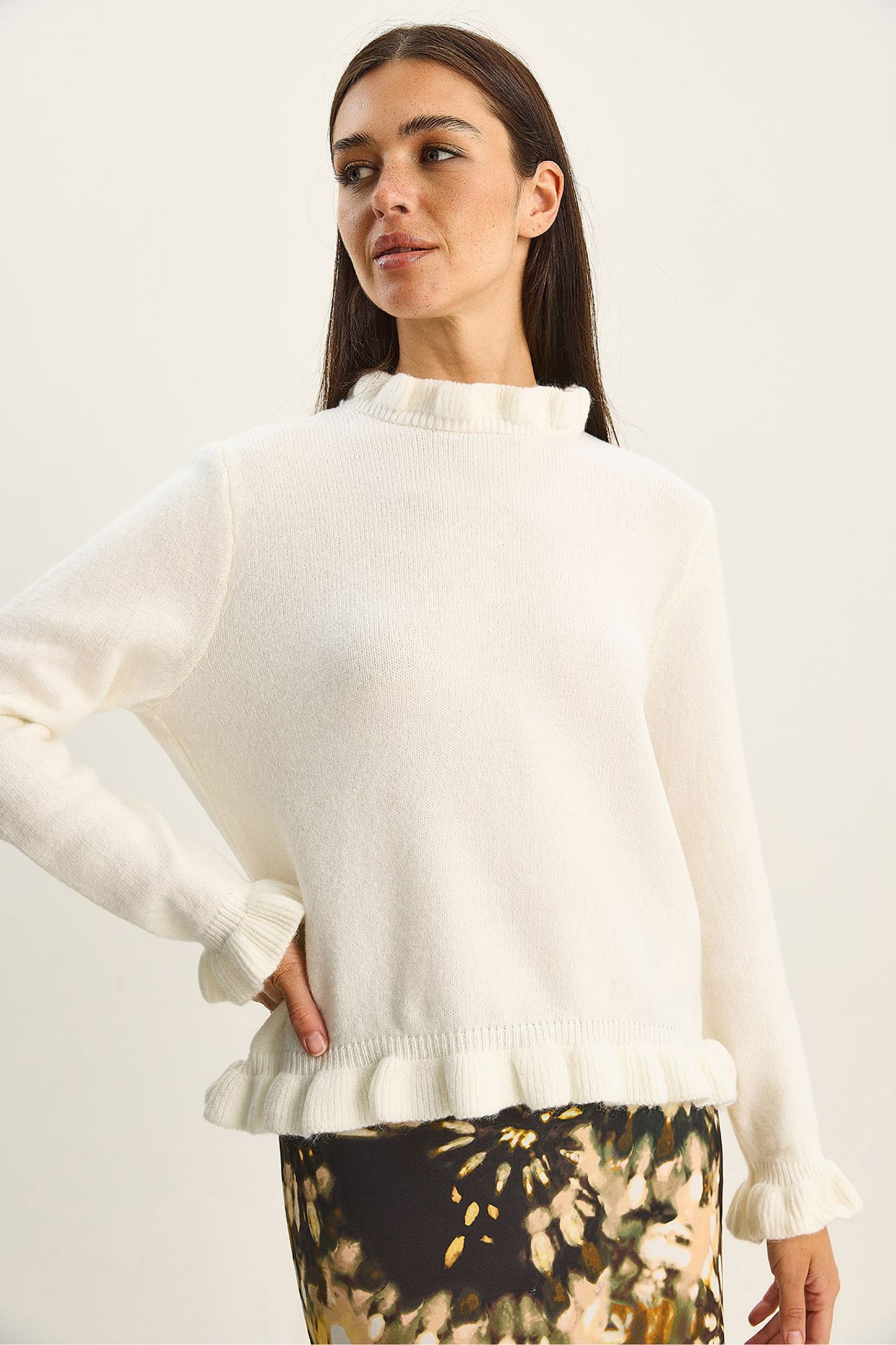 LUCCI Frilly Half-Turtleneck Button Knit Sweater 2
