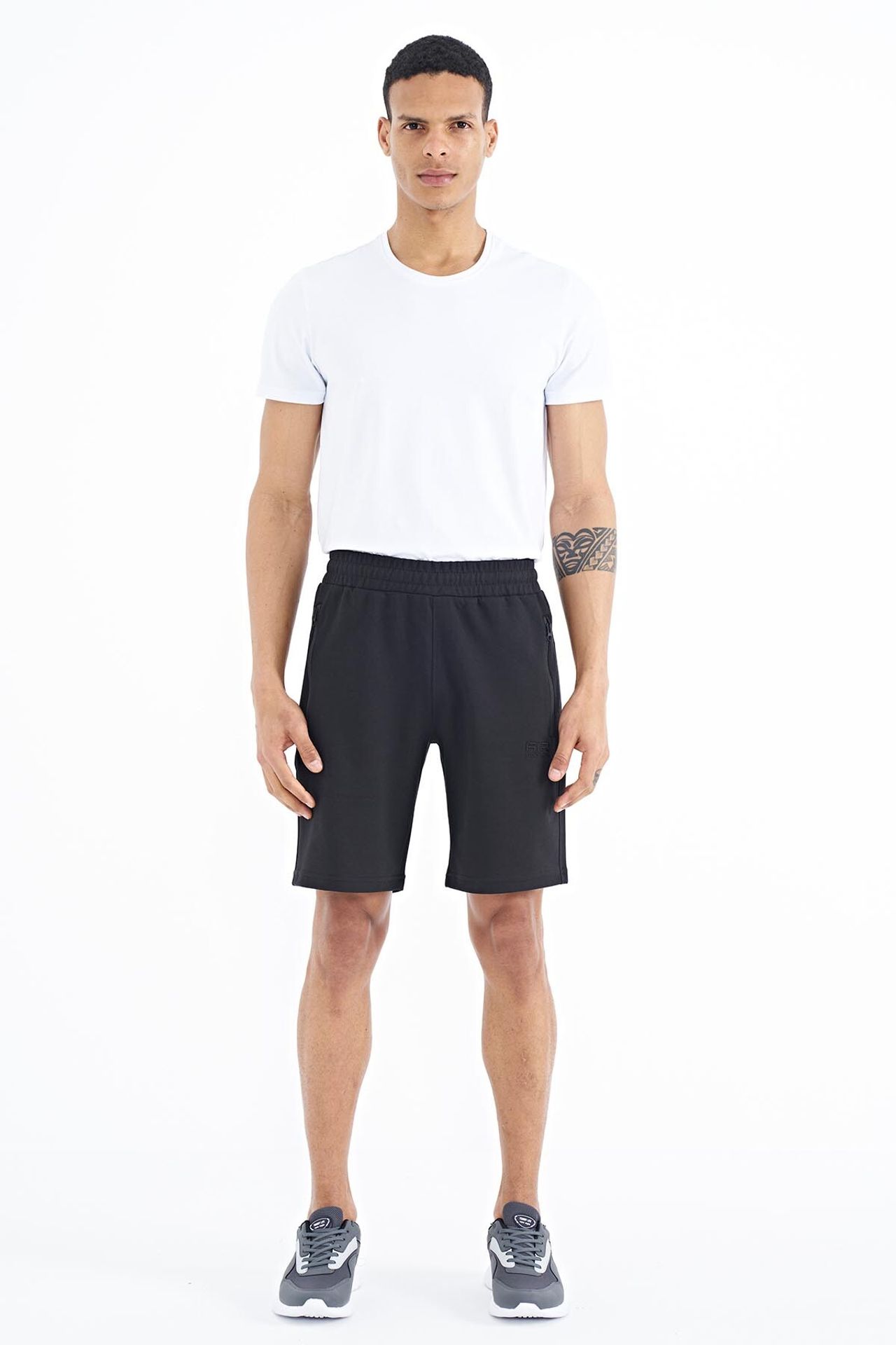TOMMY Men's Solid Sweat Shorts 1
