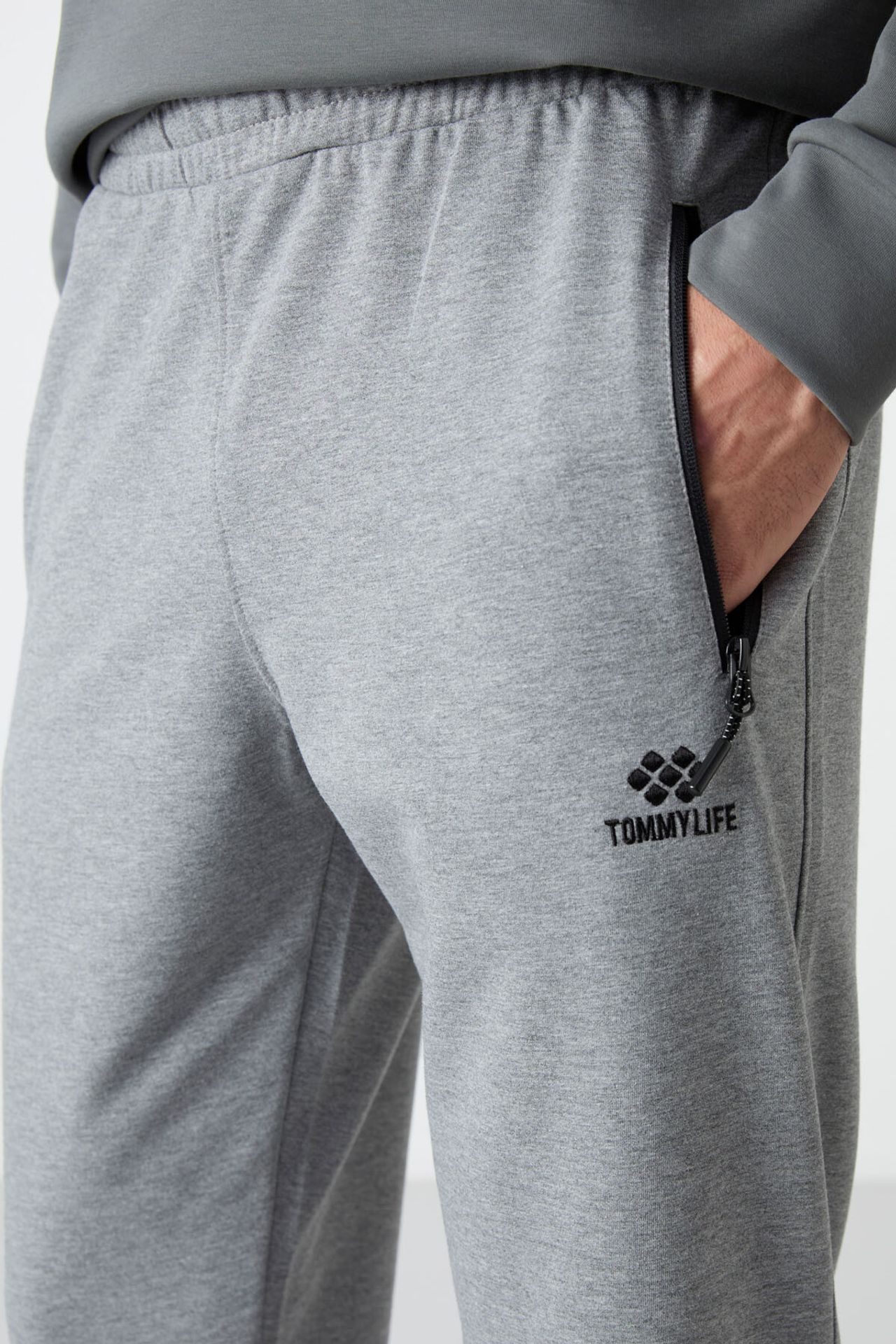 TOMMY Men's Solid Pull-on Sweatpants With Zip Pocket 3