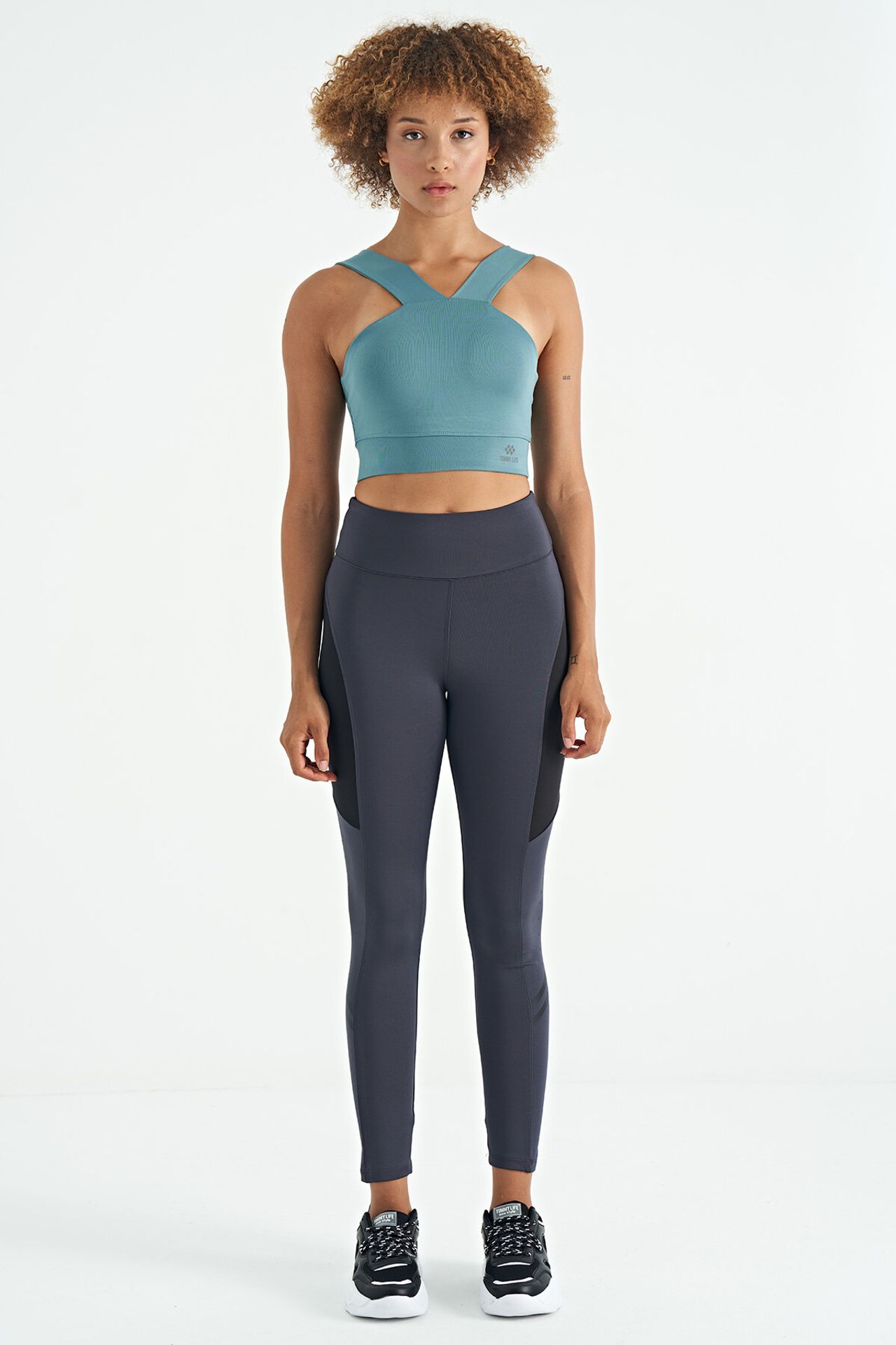 TOMMY Women's Cropped Sleeveless V-neck Sports Top 2