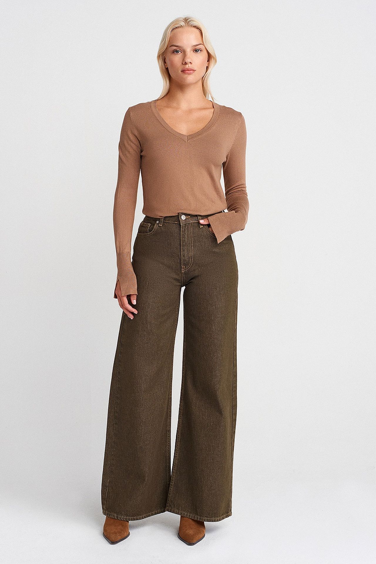 DILVIN Women's V-Neck Knit Sweater With Side Slit 4