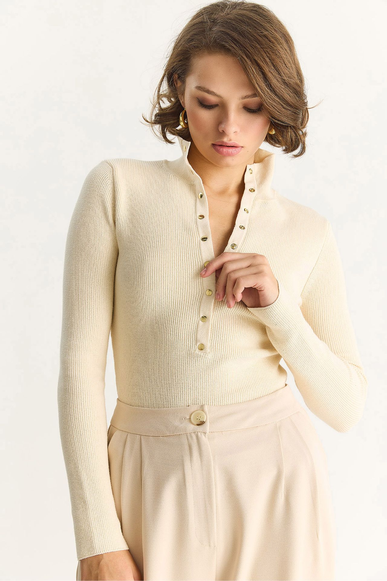 LUCCI Fitted Long Sleeve Knit Blouse with Snap Closure