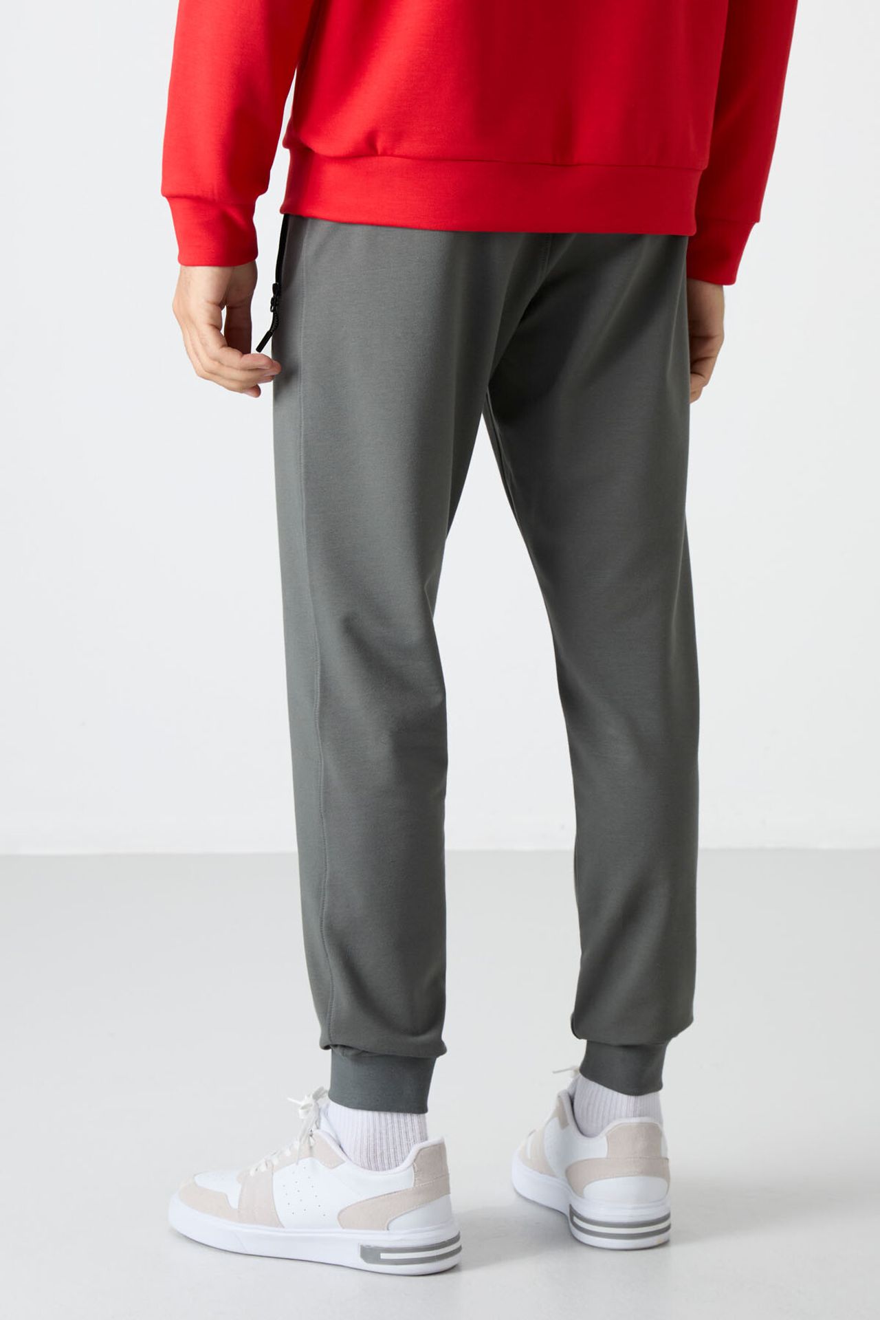 TOMMY Men's Solid Pull-on Sweatpants With Zip Pocket 5
