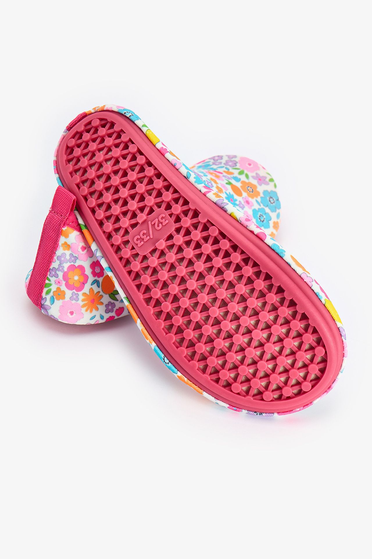 PENTI Smocked Water Shoes 4