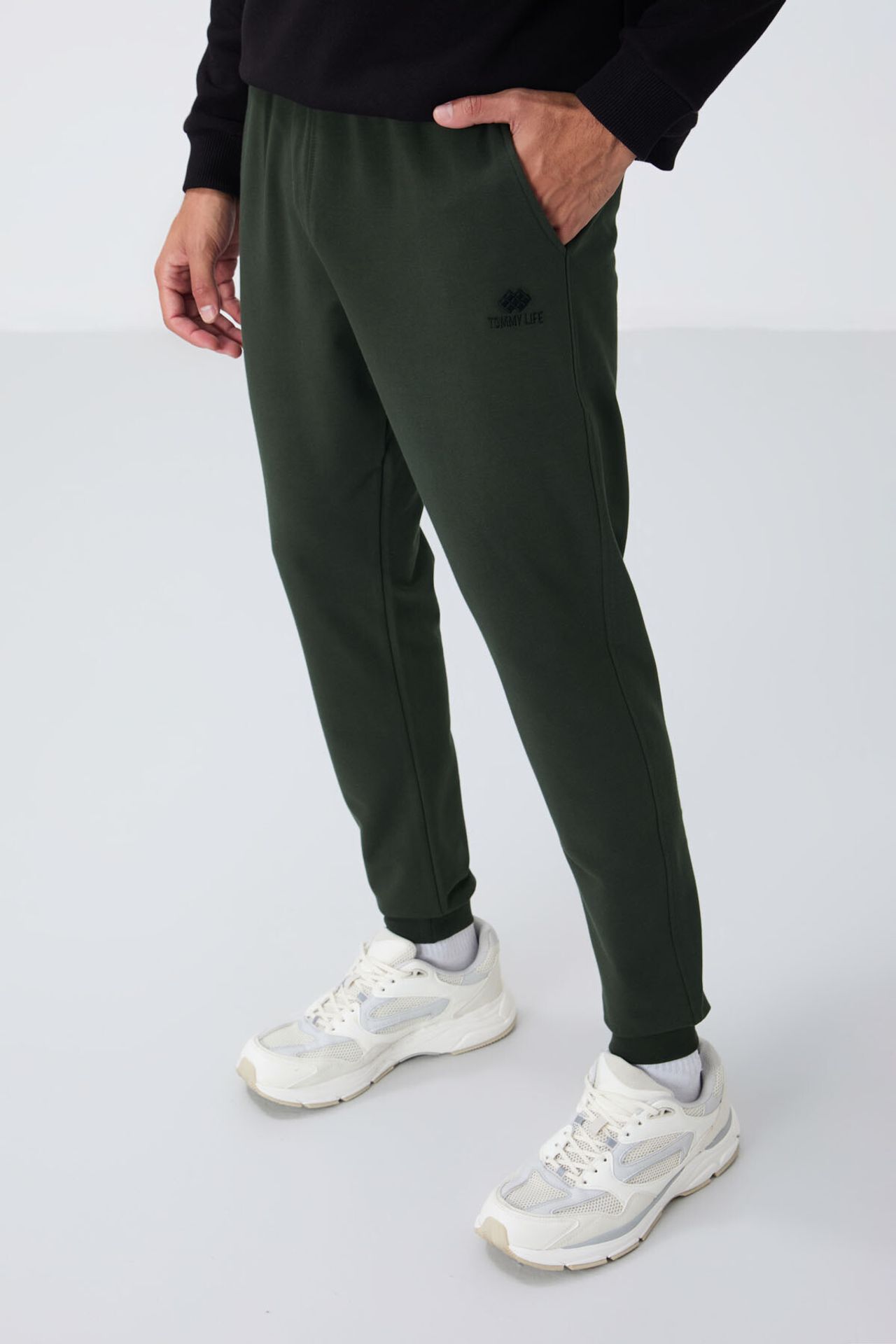 TOMMY Men's Solid Fleece Sweatpants 3