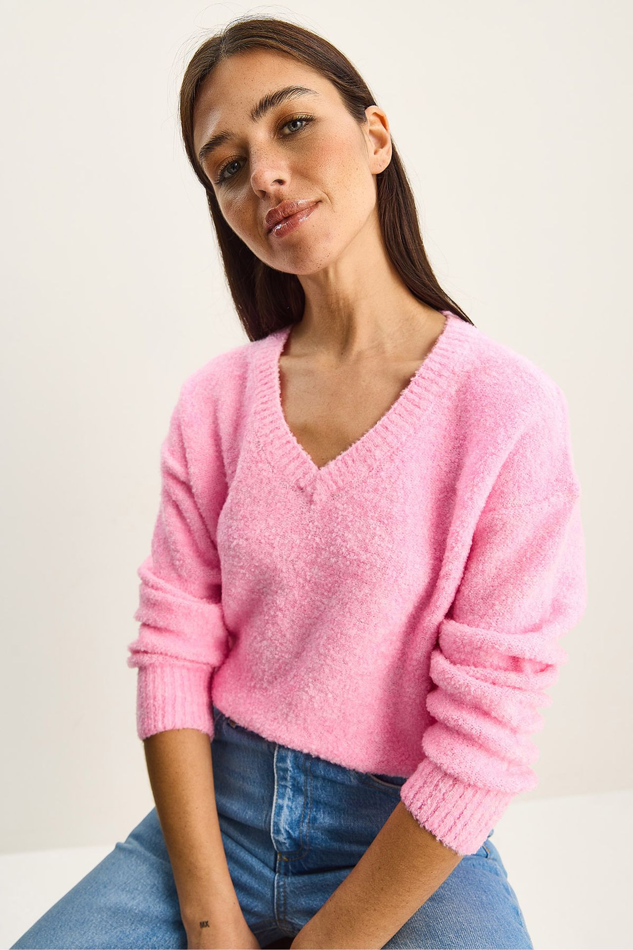 LUCCI V-Neck Textured Knit Sweater 2