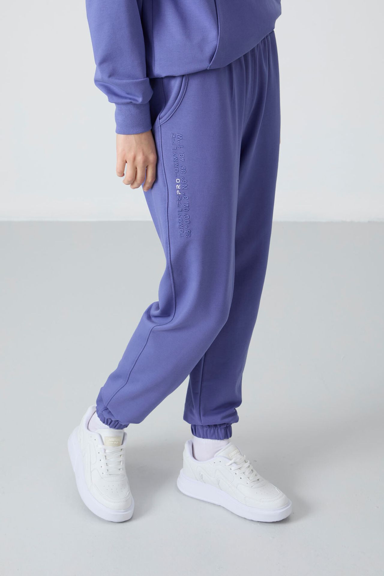 TOMMY Oversized Hooded Sweatshirt And Pants Set 6