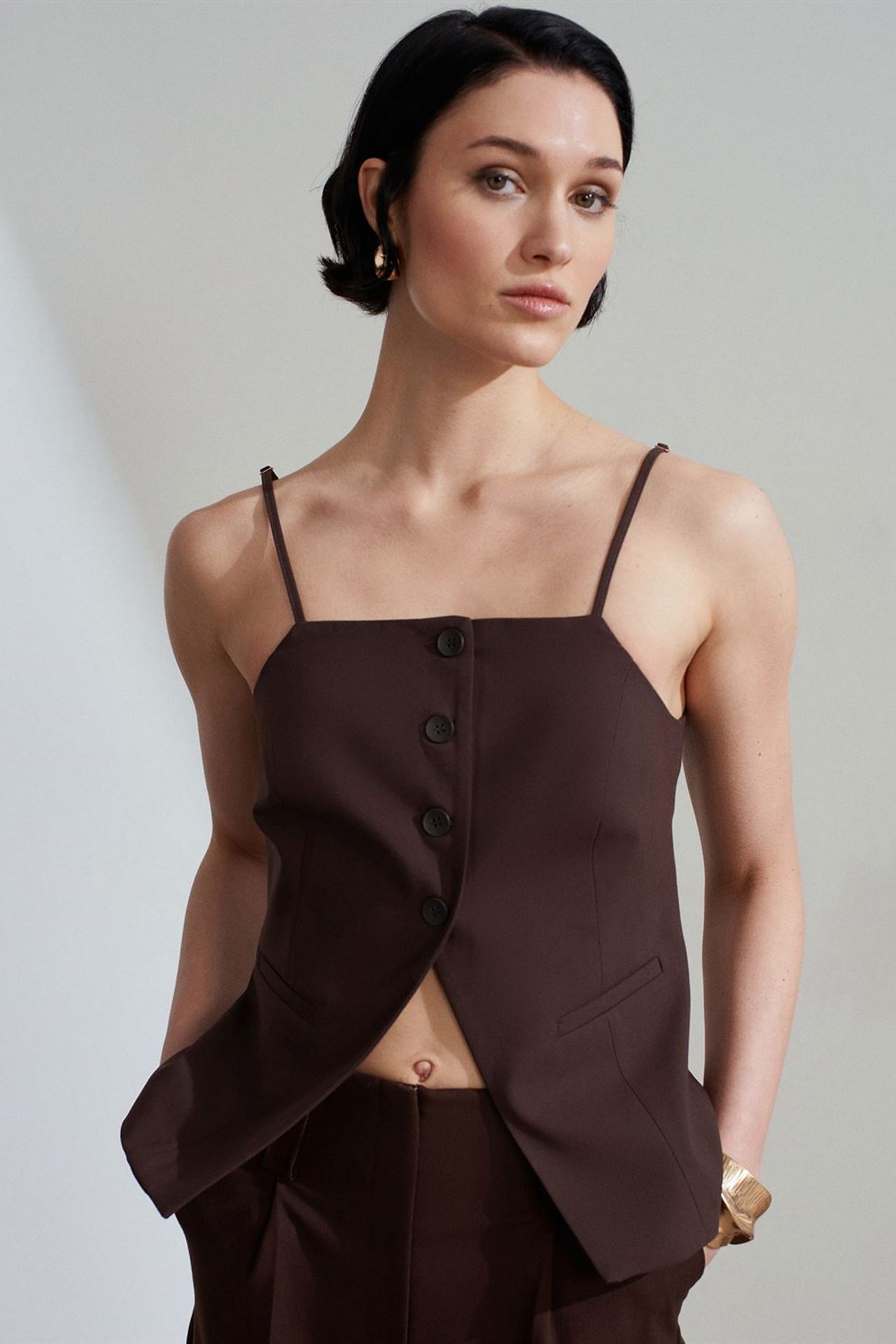 DILVIN Fitted Crepe Waistcoat With Square Collar 1