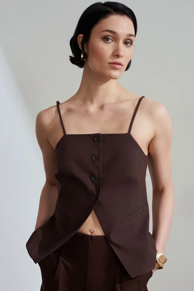DILVIN Fitted Crepe Waistcoat With Square Collar
