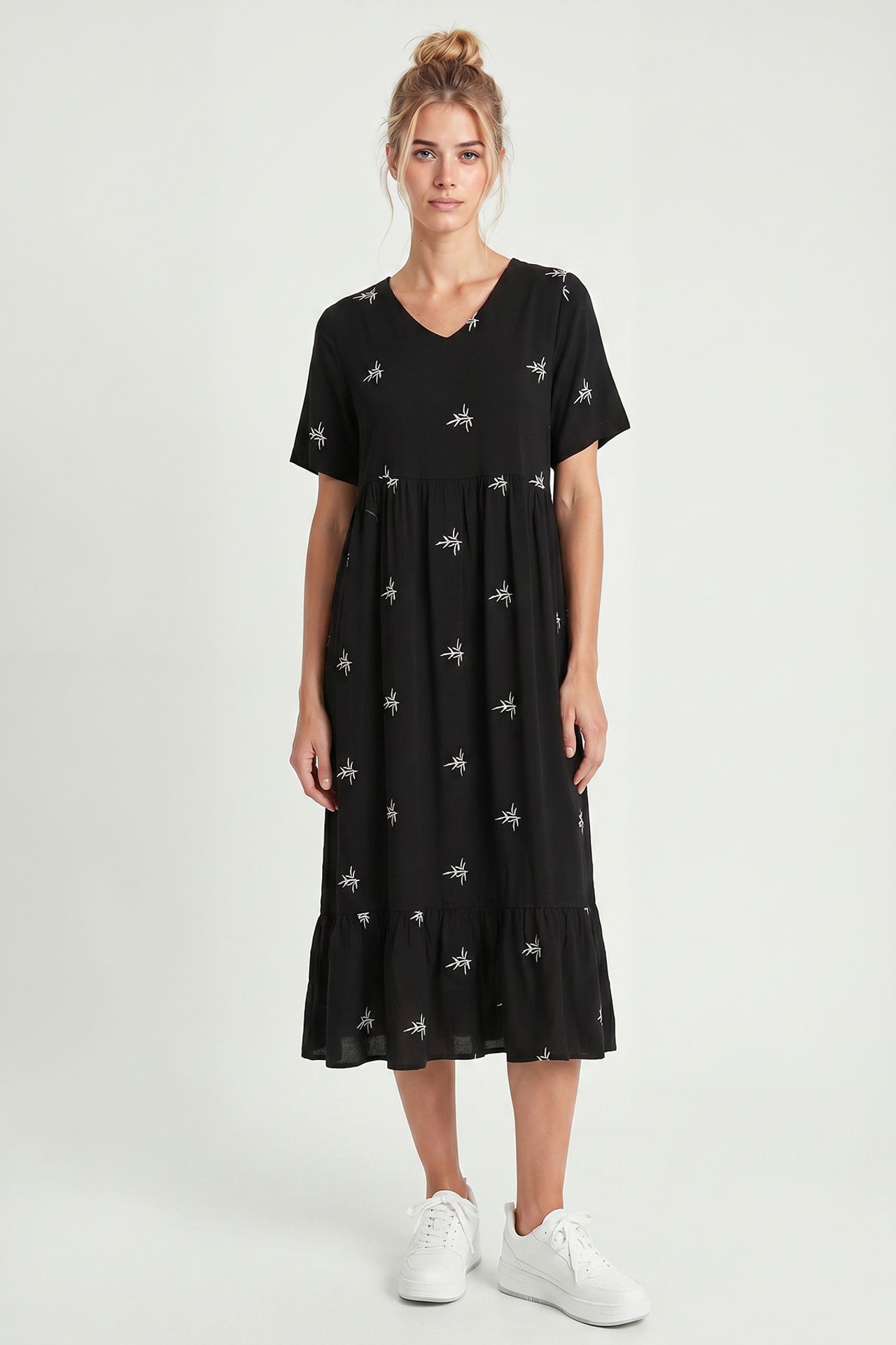ISTANBUL Embroidered V-Neck Midi Dress 3