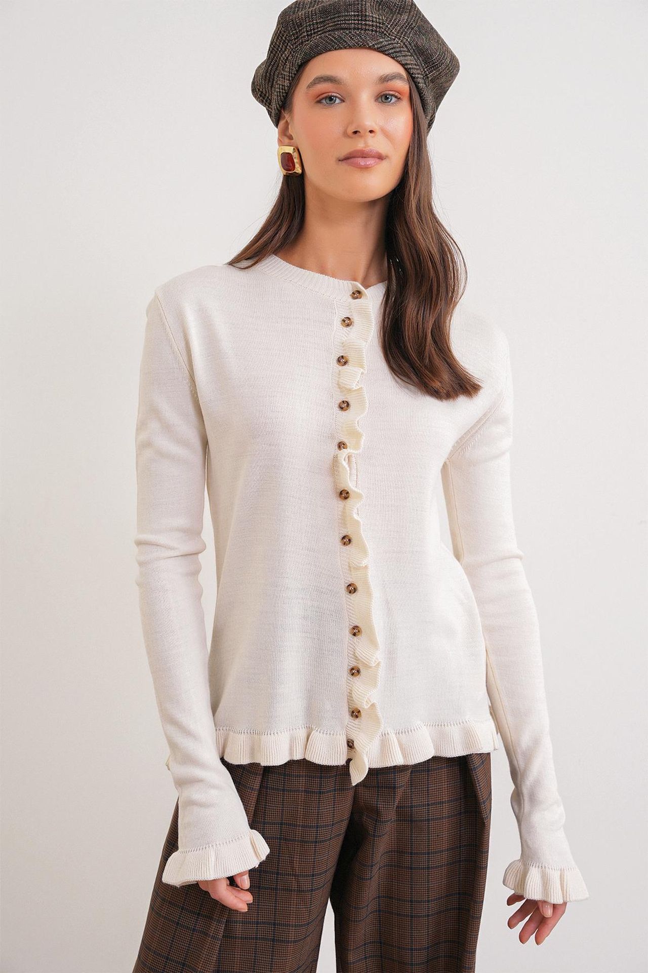 MIXRAY Frilly Ribbed Knit Cardigan 3
