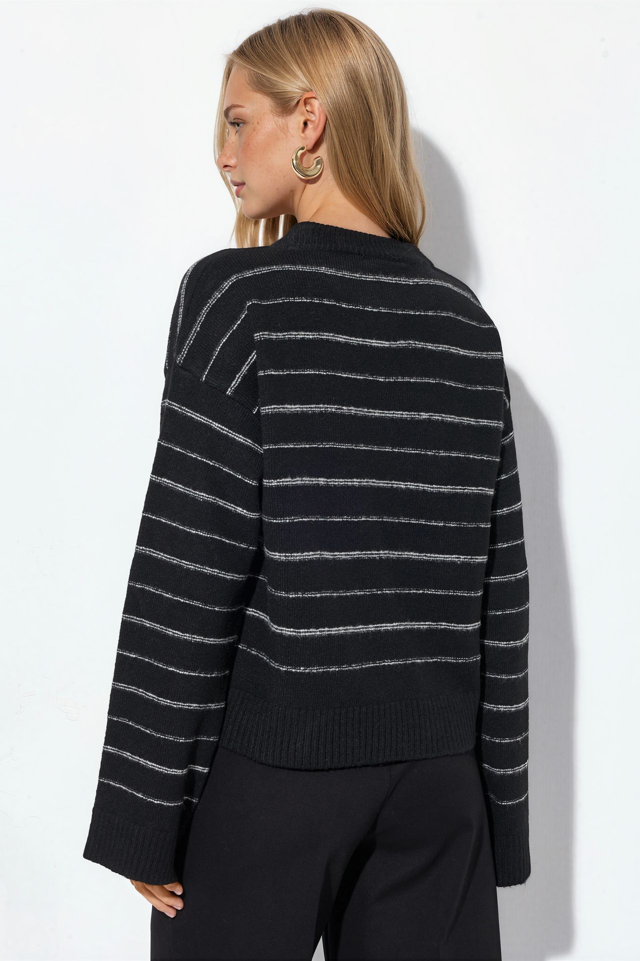 VIORNA Striped Crew Neck Sweatshirt 3
