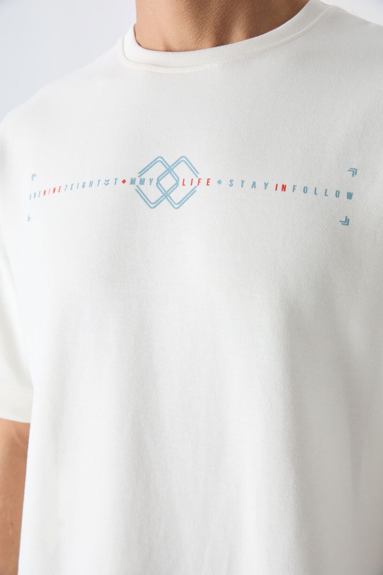 TOMMY Oversized Printed Crew Neck T-Shirt 3