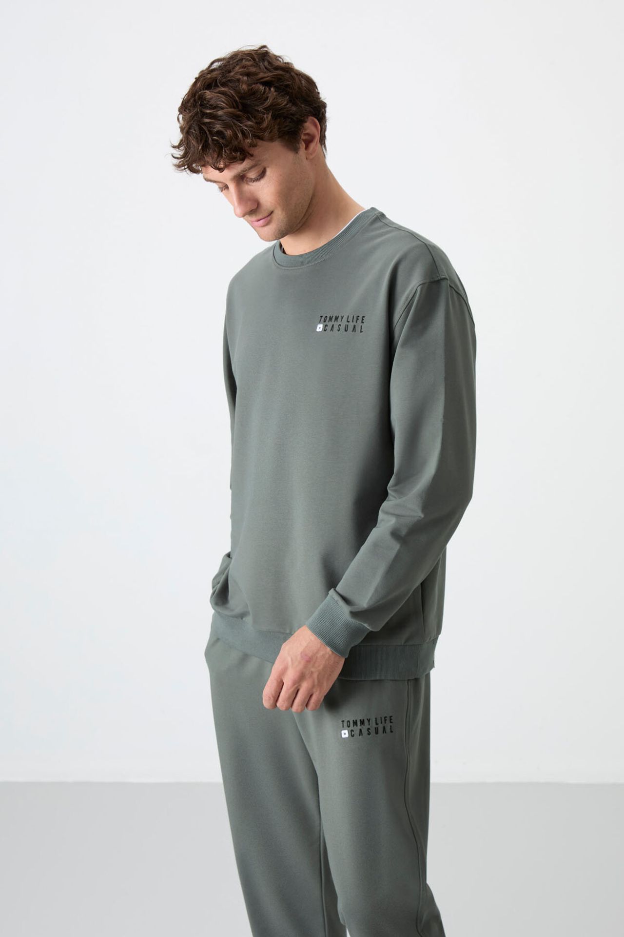 TOMMY Oversized Crew Neck Sweatshirt And Pants Set 6