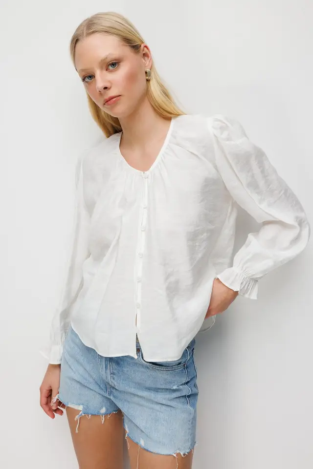 MIXRAY Textured Button-Up Crew Neck Blouse