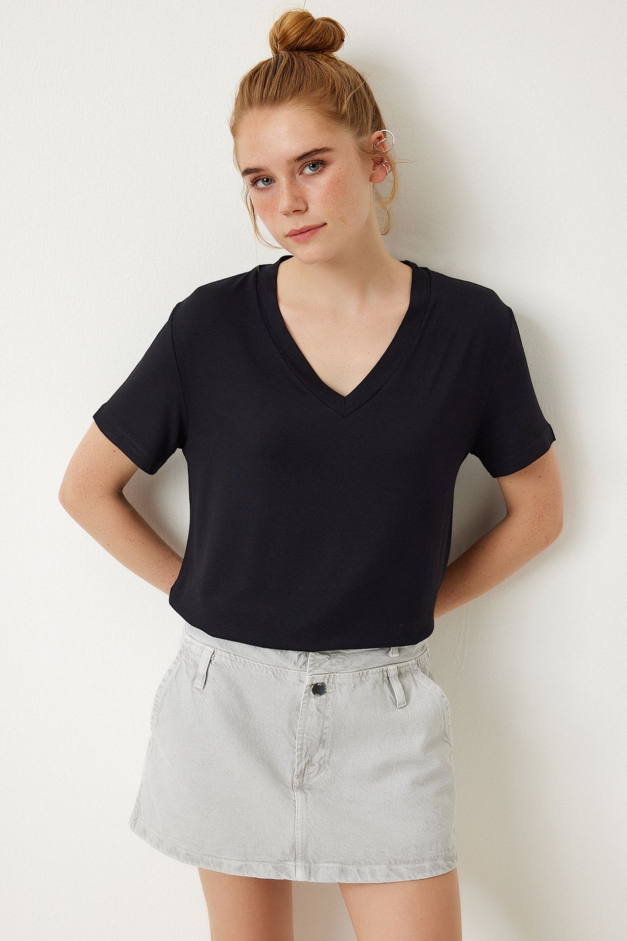 ISTANBUL V-Neck Short Sleeve Plain T-Shirt 2