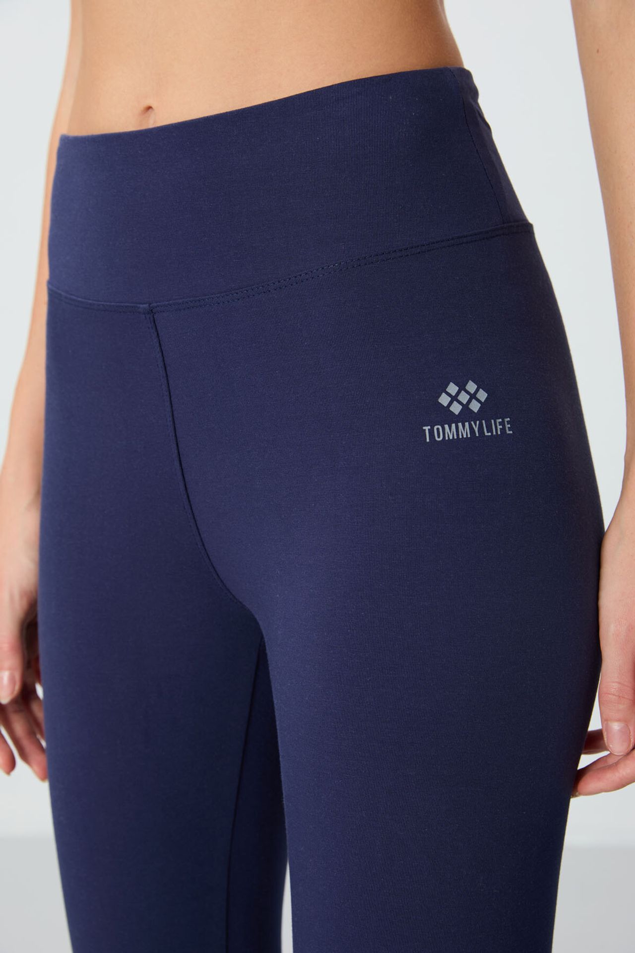TOMMY High-Waist Capri Leggings 3
