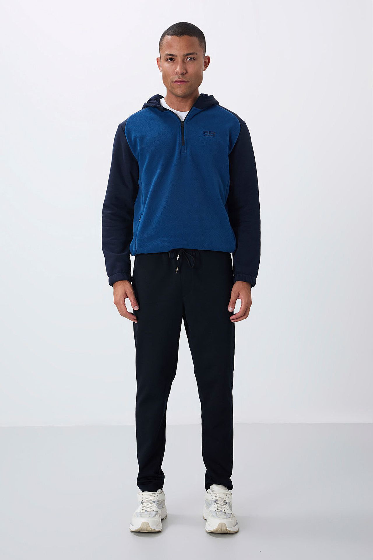 TOMMY Men's Elastic Waist Tapered Sweatpants 1