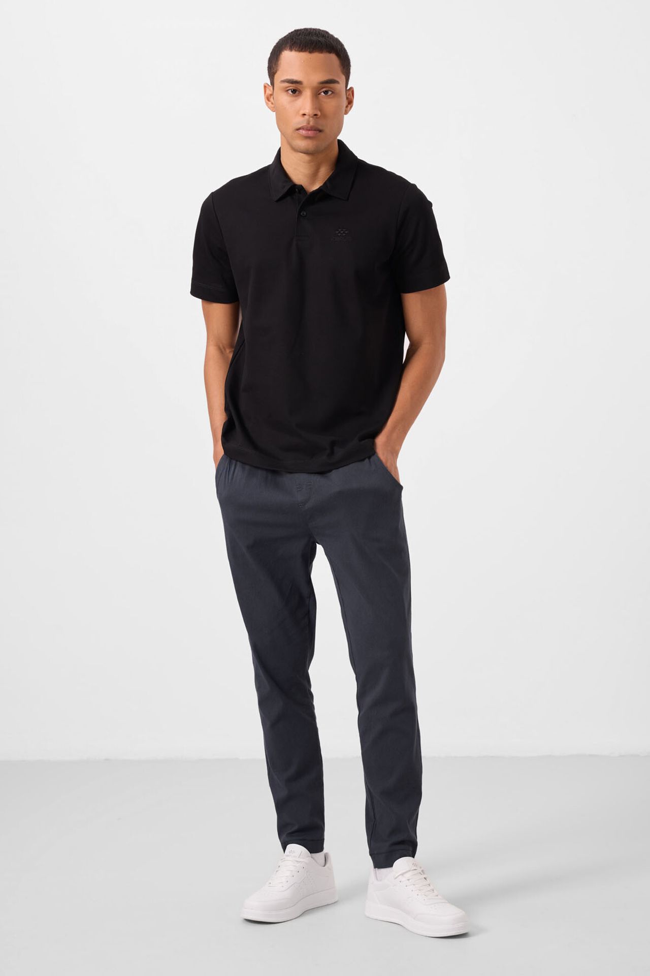 TOMMY Men's Straight-leg Gabardine Chinos 3