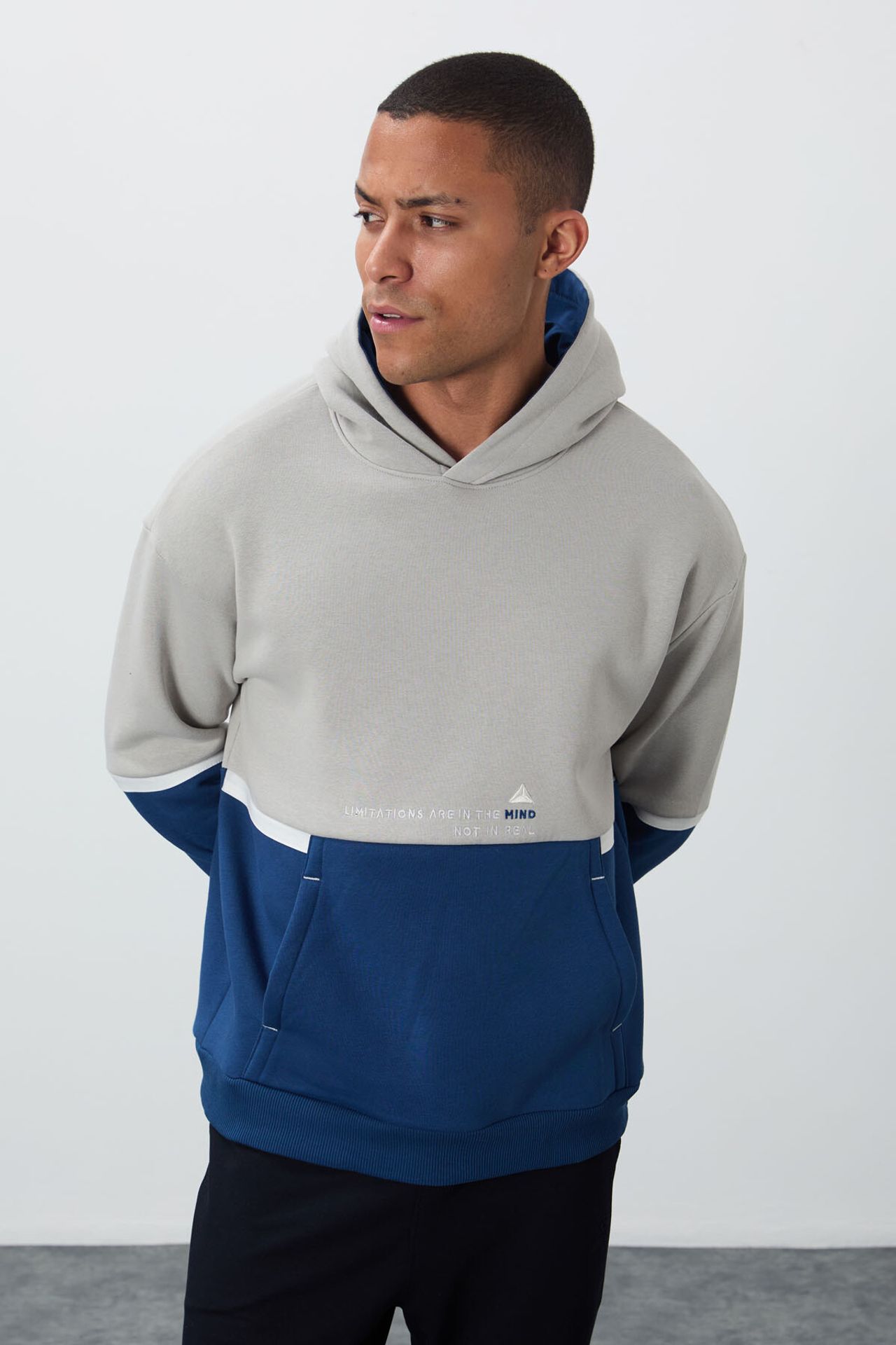 TOMMY Men's Color-Blocked Hooded Sweatshirt 4