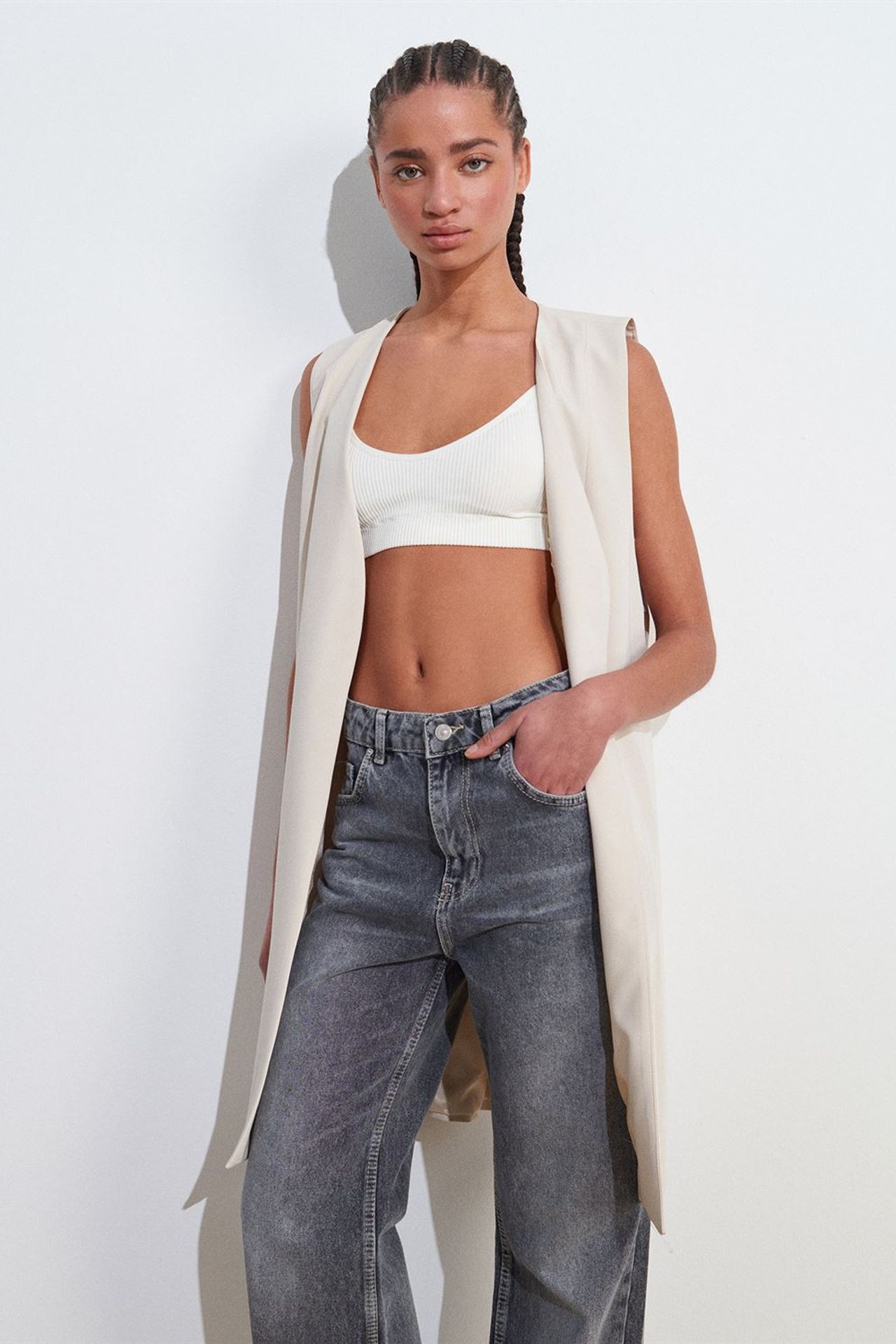 DILVIN Long Woven Crepe Waistcoat With Cut-out Detail 5