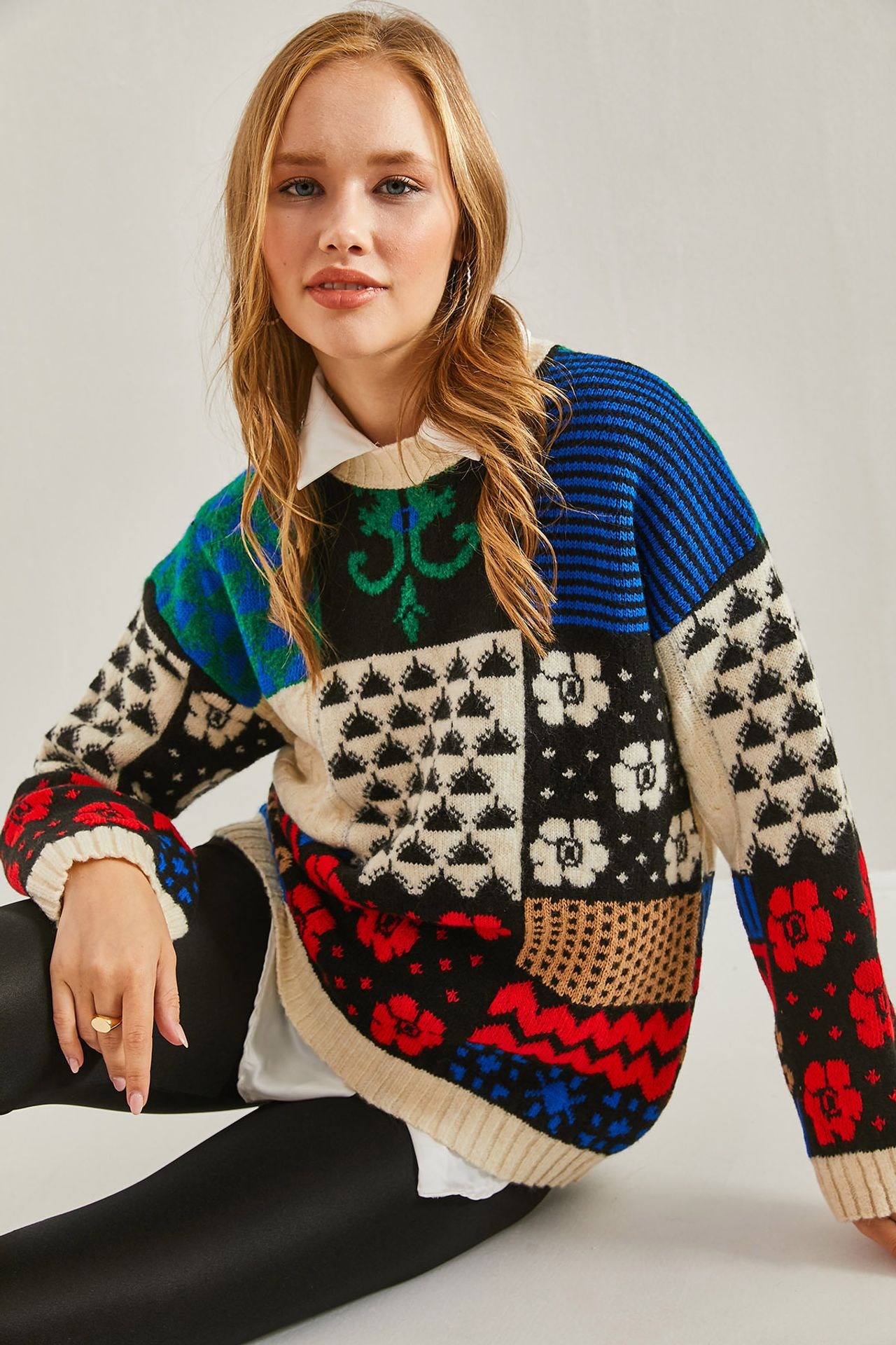 LUCCI Thick Abstract Ribbed Knit Sweater with Crew Neck 4