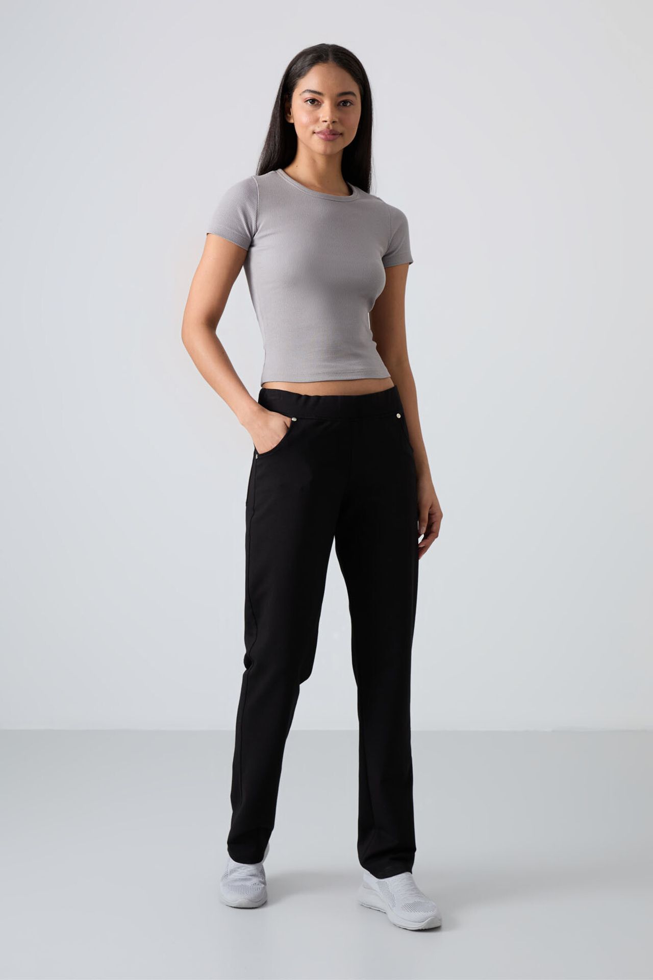 TOMMY Women’s Relaxed Straight-Leg Sweatpants 1