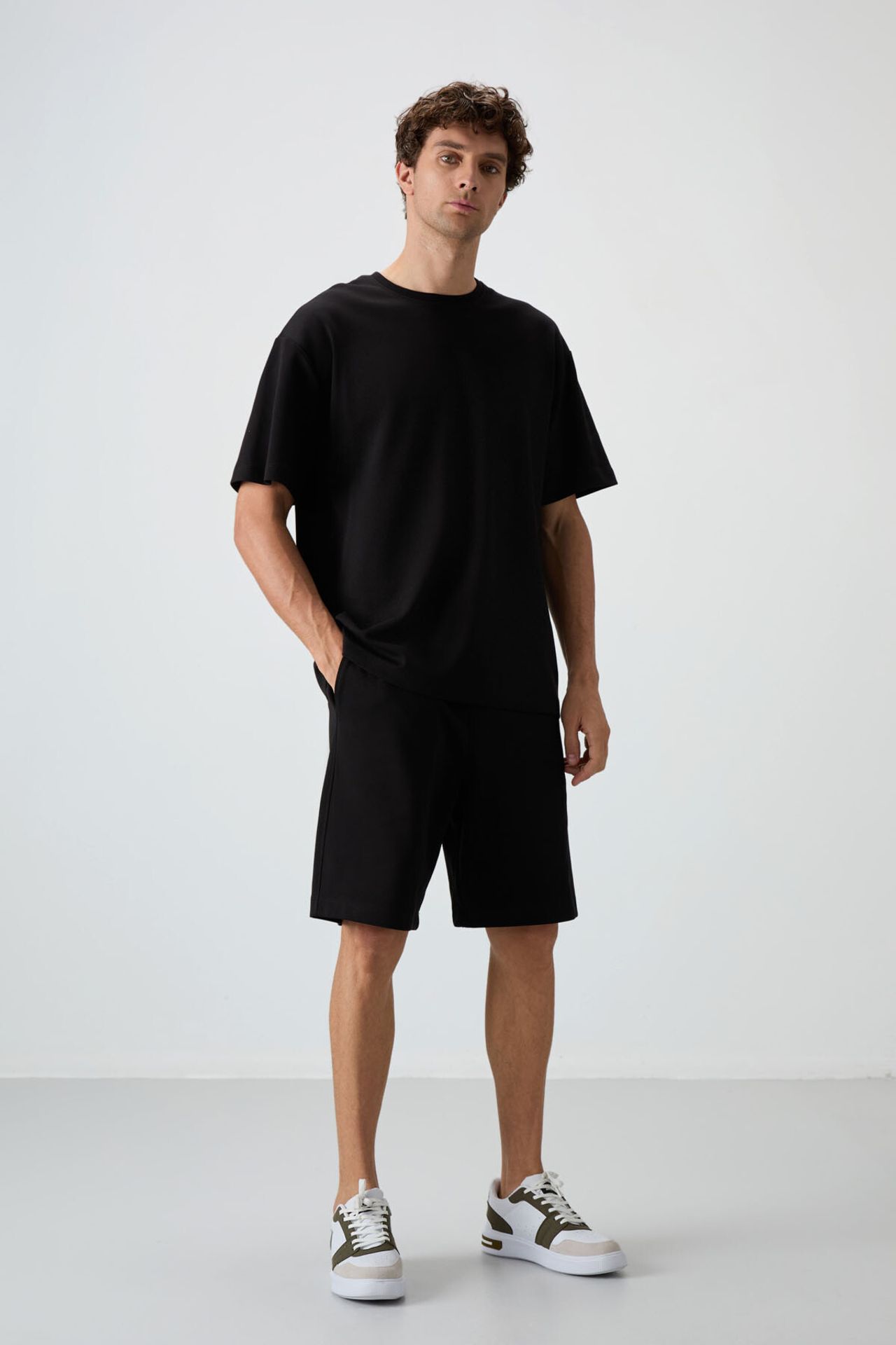 TOMMY Oversized T-Shirt And Shorts Set 1